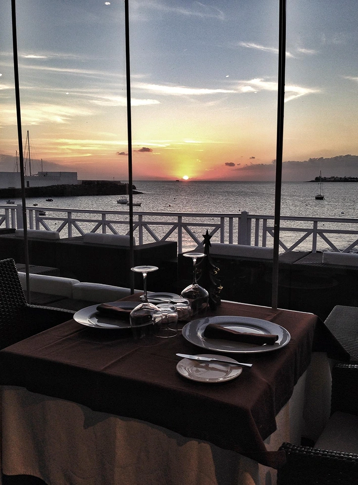 Dining and culinary experiences at Jubail Bay waterfront.